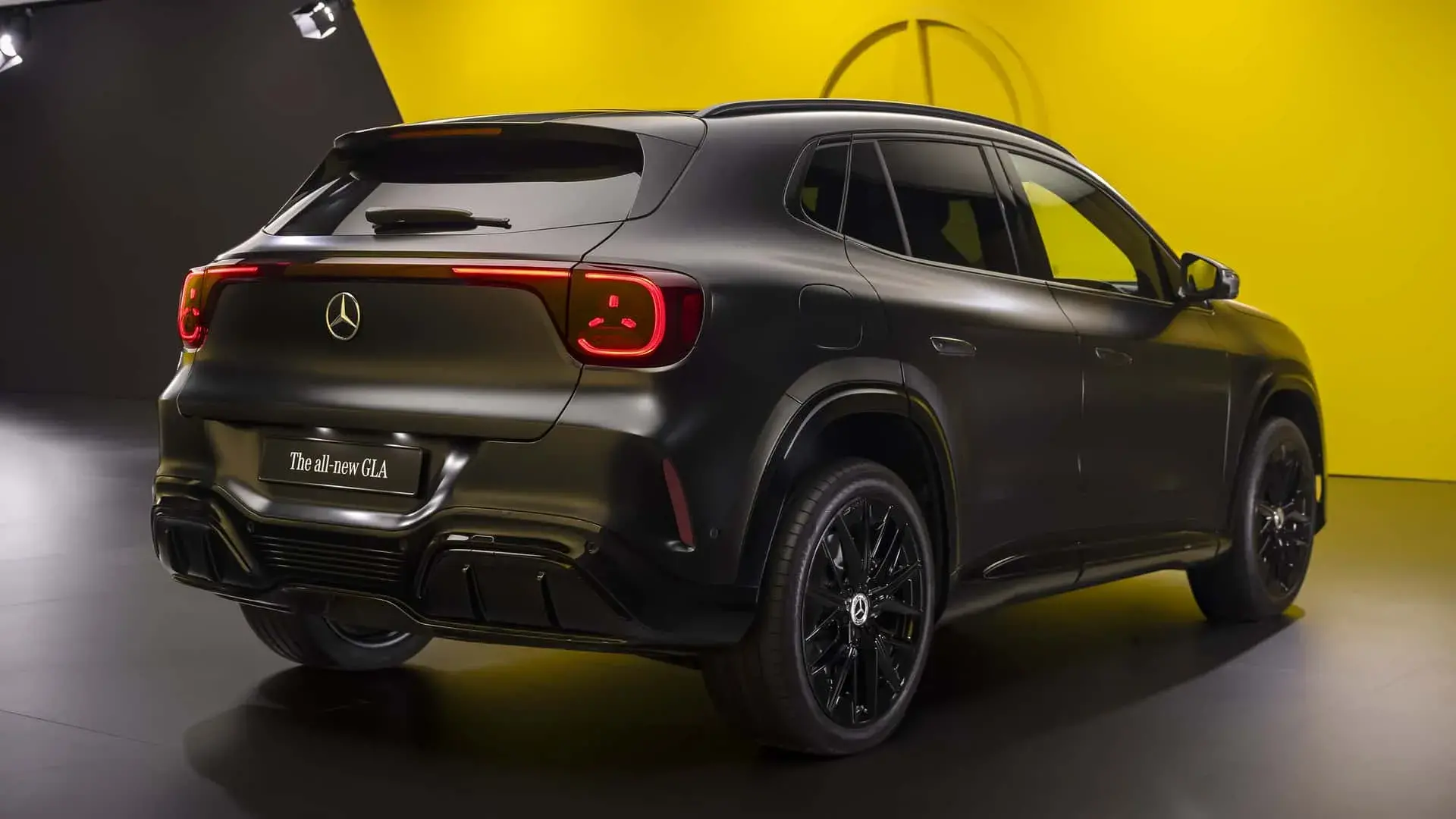 Mercedes-Benz GLA 2027 tem versão elétrica e híbrida com motor a combustão