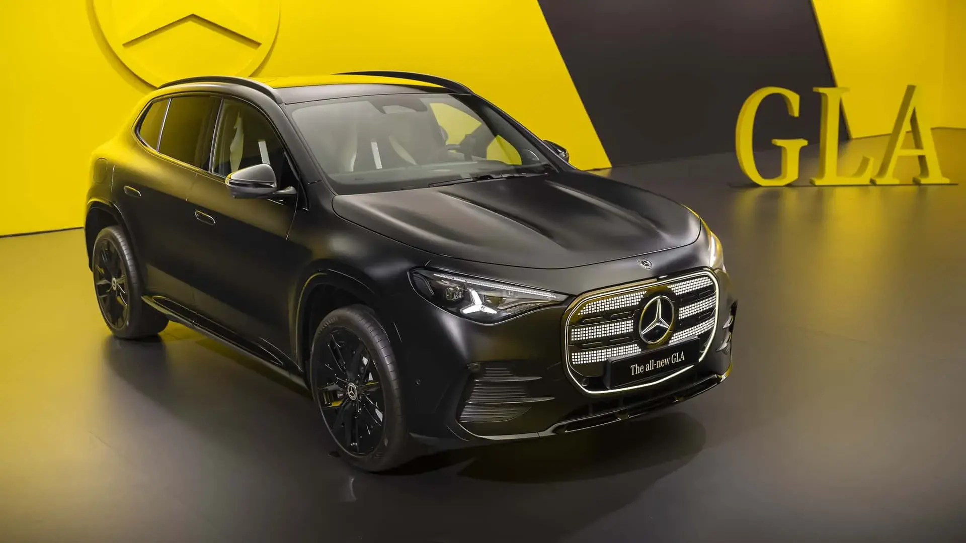 Mercedes-Benz GLA 2027 tem versão elétrica e híbrida com motor a combustão