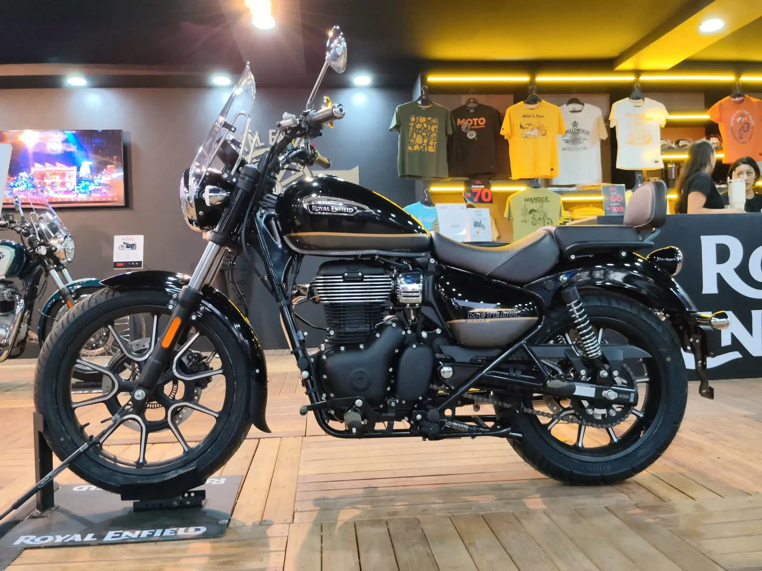 Royal Enfield Meteor 350 2027 Supernova Black Brasília (1)
