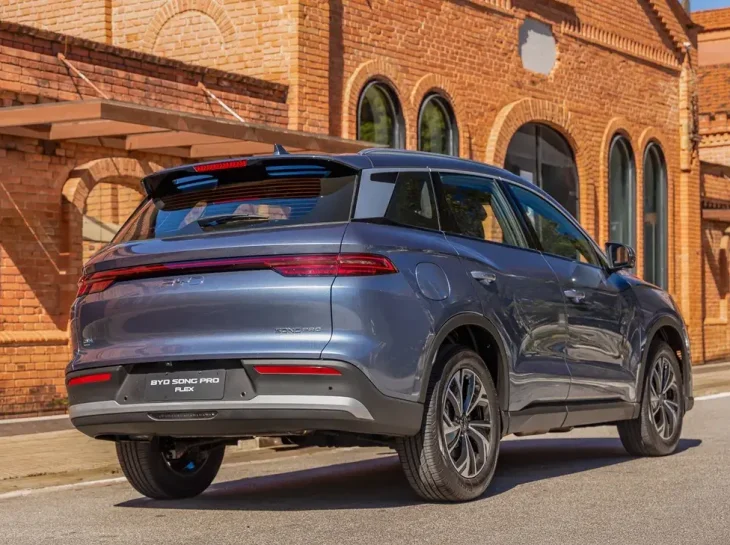 BYD venderá Song Pro com painel solar incluso