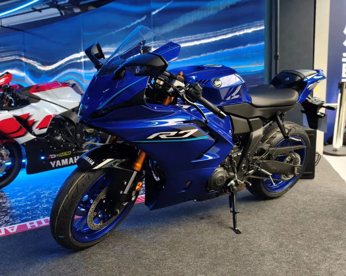 Yamaha R7