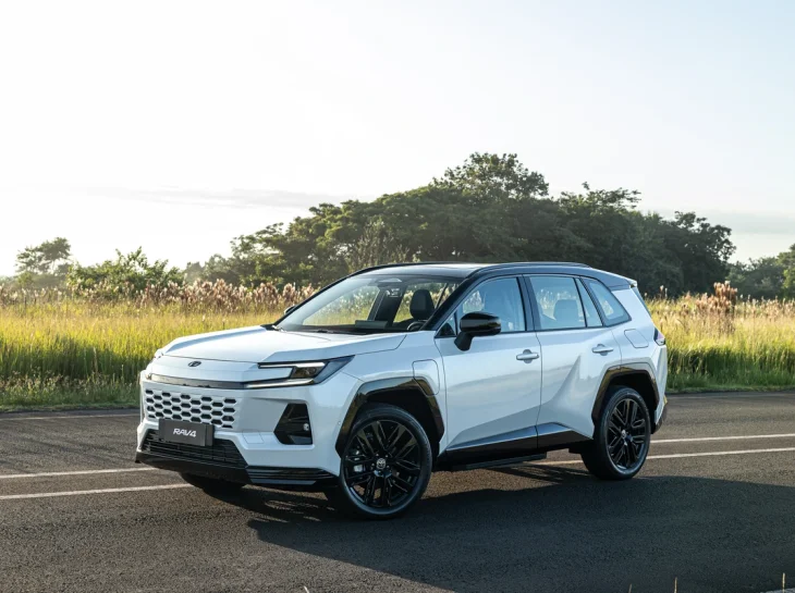 Toyota RAV4 PHEV roda até 61 km no modo elétrico