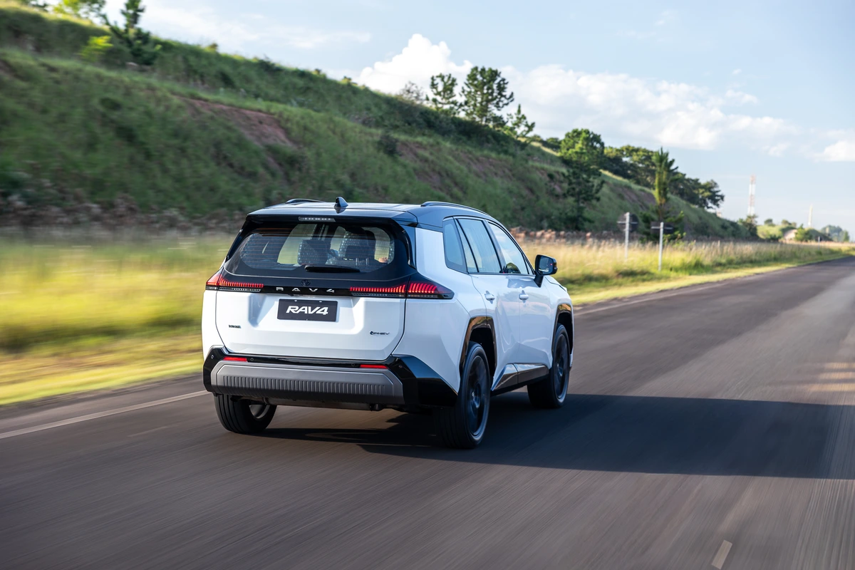Toyota RAV4 PHEV 2026 chega ao Brasil