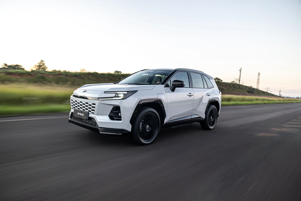 Toyota RAV4 PHEV 2026 chega ao Brasil