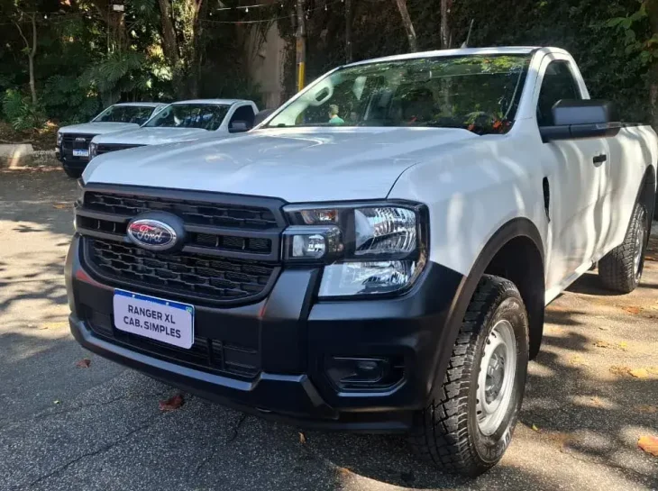 Ford Ranger de cabine simples agrada o trabalhador