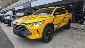 BYD Mako, picape rival da Fiat Toro, surge em Interlagos