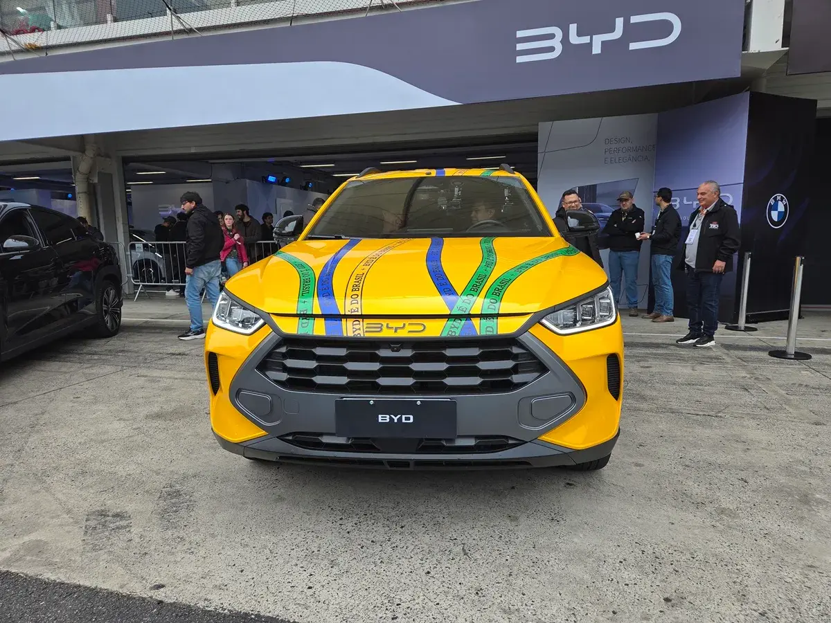 BYD Mako, picape rival da Fiat Toro, surge em Interlagos