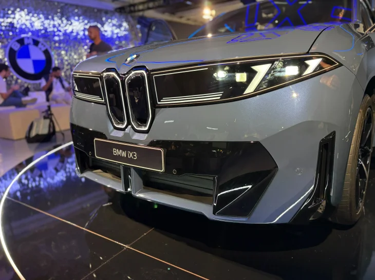 BMW expõe iX3 no Festival Interlagos - Carros 2026