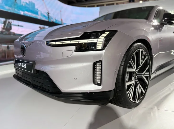 Volvo ES90 é lançado e tem 524 km de autonomia