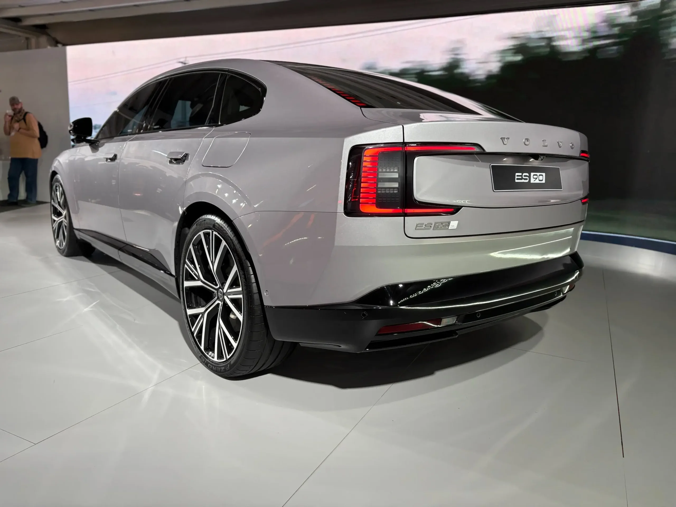 Volvo Es90 8