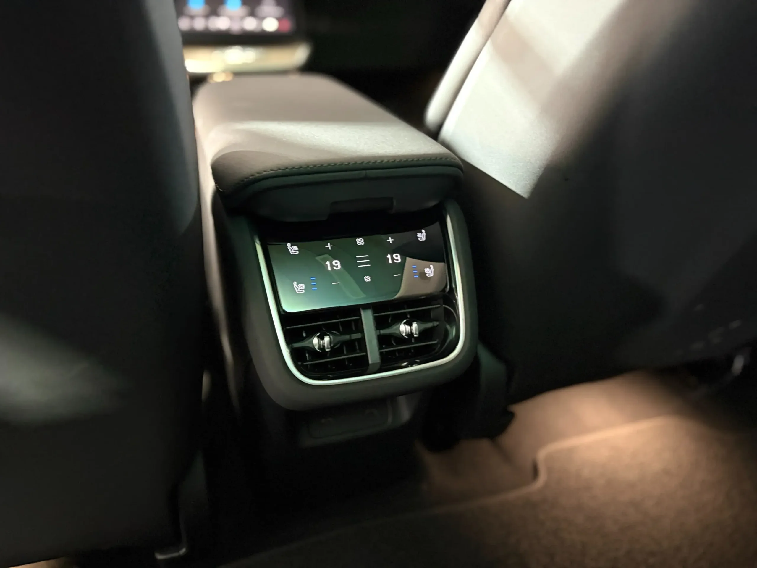 Volvo Es90 2